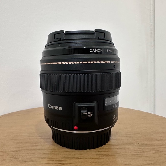 Canon EF 85mm f/1.8 USM Lens - Picture 3 of 11